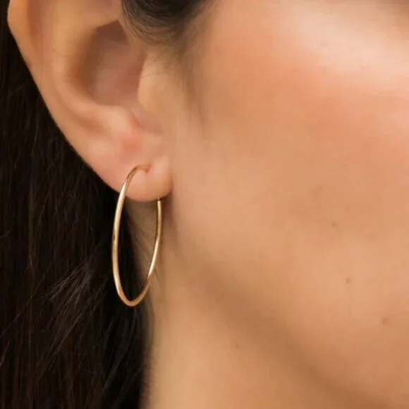 Minimalist Gold Hoop Earrings Waterproof 30mm Lightweight Hoops  Everyday - Picture 4 of 8
